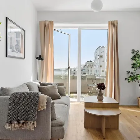 Spacious Waterfront With Marina And Sea View Apartment