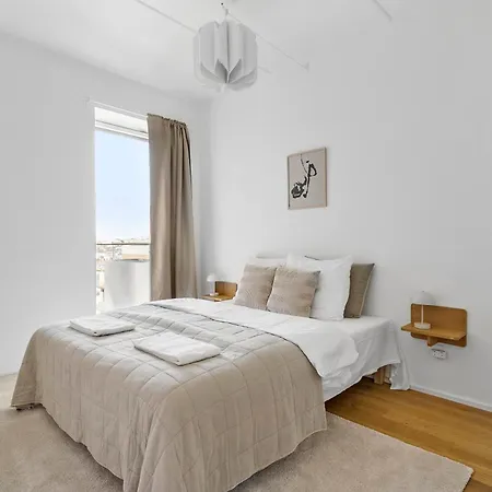Spacious Waterfront With Marina And Sea View Apartment